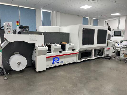 ضبط السرعة التلقائي بالكامل الطباعة الرقمية تقدم حبر الصبغة على أساس الماء و 600600dpi 6001200dpi دقة للصور الحادة