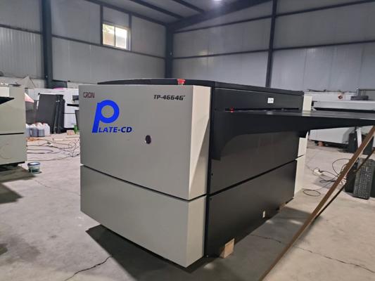 آلة طباعة حرارية داخلية بدرجة حرارة ثابتة 20 درجة مئوية تقدم سرعة إنتاج 28 ورقة في الساعة مصممة لطباعة المستندات